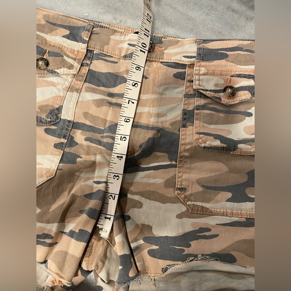 Express Size 12 Shortie Mid Rise Stretch Punk Gray Camo Cut Off Cargo Shorts - Picture 9 of 12